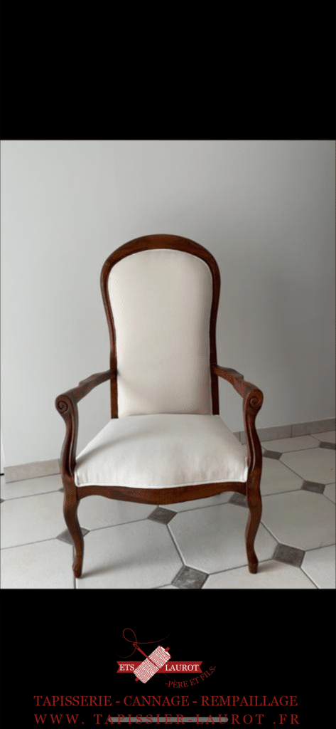 Restauration bois et textile de fauteuil à Marnes-la-Coquette 92