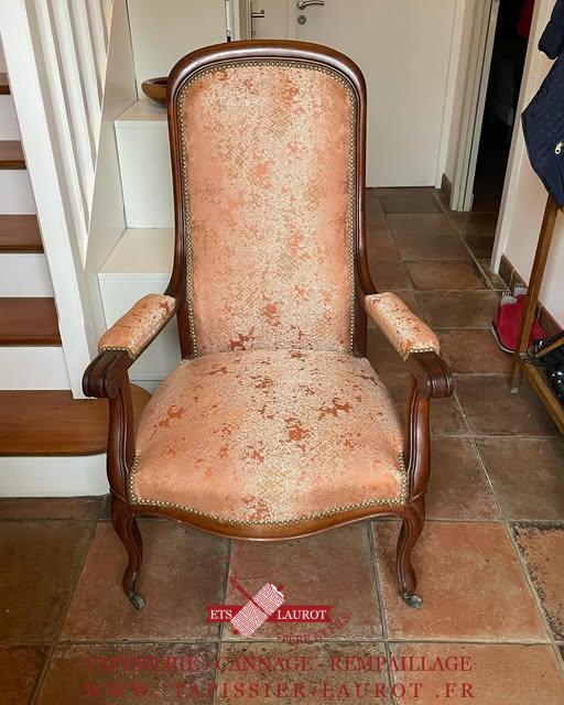 Saint-germain-en-laye 15 Réfection complète fauteuil style voltaire réfection à l’ancienne (ressort crins ) tissu CASAL 13484 meteore-25 terre cuite finition clouté saint germain en laye 78