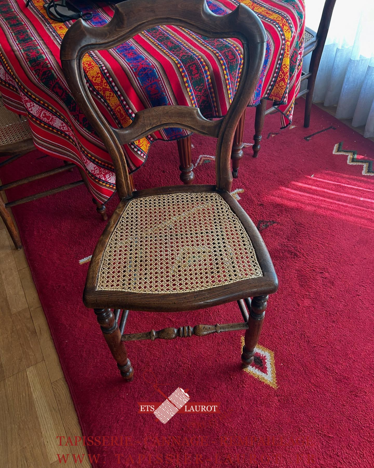 Réfection et restauration de cannage chaises 43 Réfection assise cannage 6 fils tradionelle avec teinte recollage structure bois saint germain en laye 78110 Yvelines