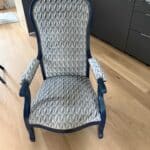tapissier Yvelines 78 15 Réfection complète fauteuil style voltaire Finition clouté tissus fournis par le client Maisons-laffitte 78600 Yvelines