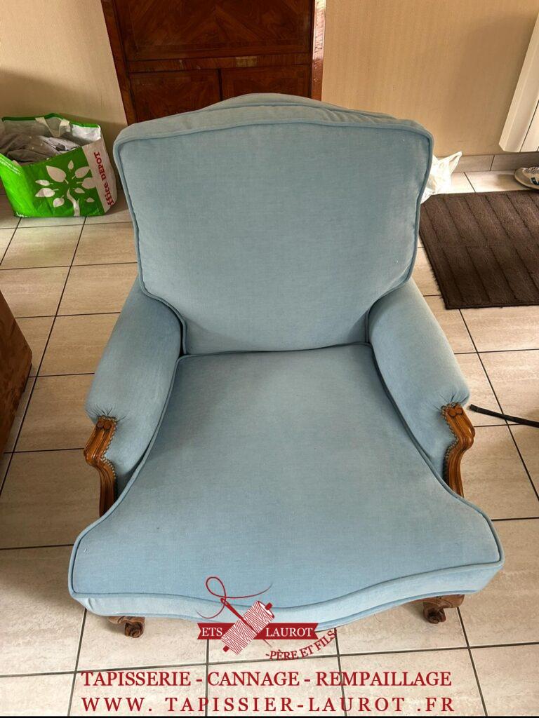 Réfection complète bergère finition clouté tissus fournis par nos soins amara 83963 - 101 ciel Verneuil sur Seine 78480 Yvelines