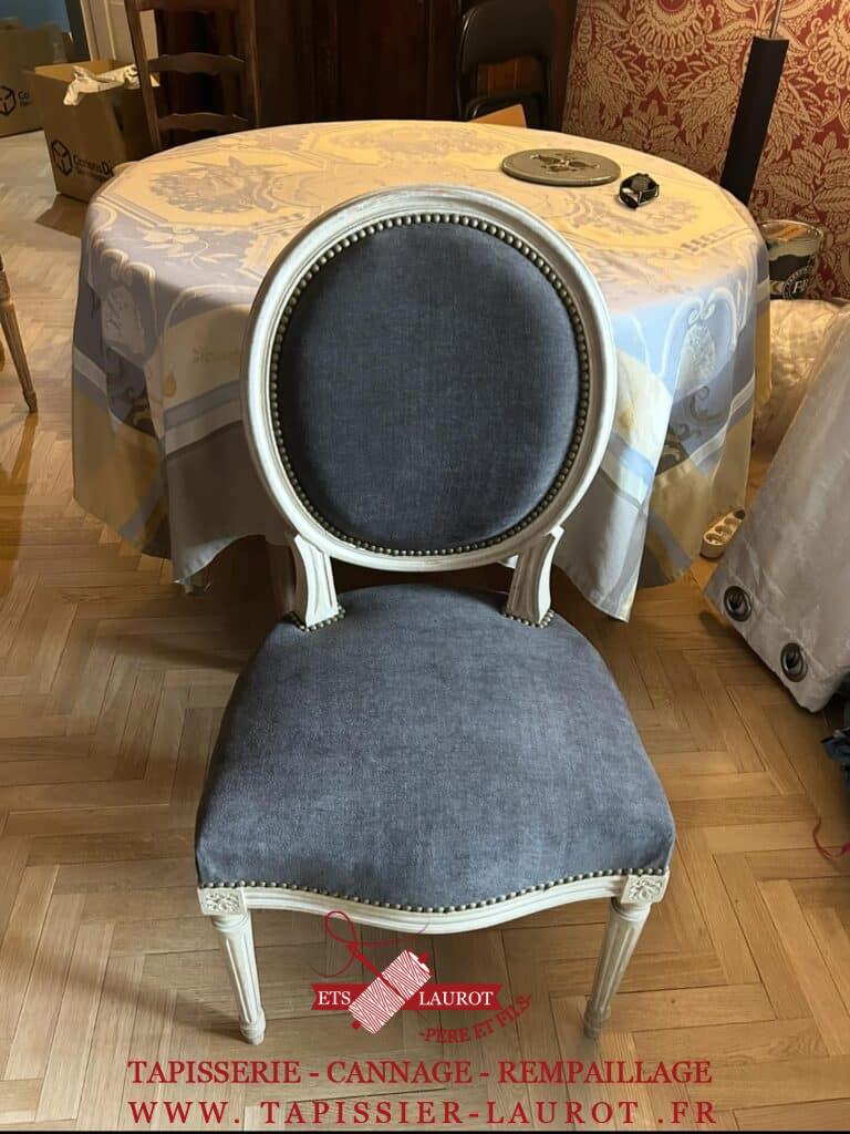 Rénovation d’une chaise médaillon Louis XVI – Tissu Amara 83963-52 Tourbe