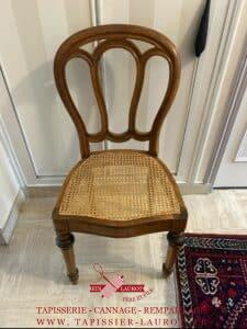 Restauration de chaise – Cannage 6 fils traditionnel Voici une belle chaise en bois que nous venons de restaurer avec un cannage 6 fils traditionnel, réalisé entièrement à la main. Le travail a été enlevé et livré à Croissy-sur-Seine (78290, Yvelines), avec le plus grand soin.