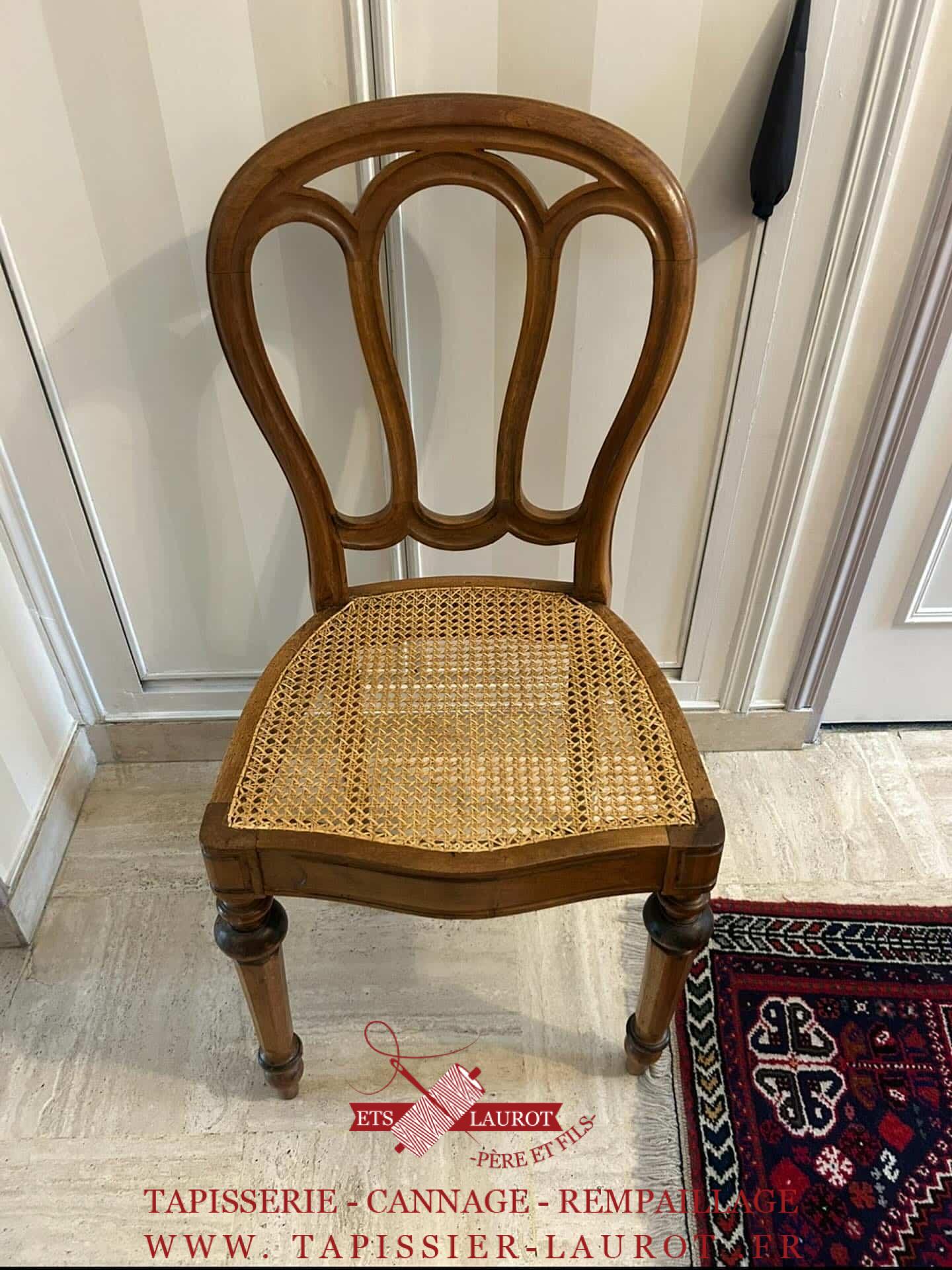 tapissier Yvelines 78 14 Restauration de chaise – Cannage 6 fils traditionnel Voici une belle chaise en bois que nous venons de restaurer avec un cannage 6 fils traditionnel, réalisé entièrement à la main. Le travail a été enlevé et livré à Croissy-sur-Seine (78290, Yvelines), avec le plus grand soin.