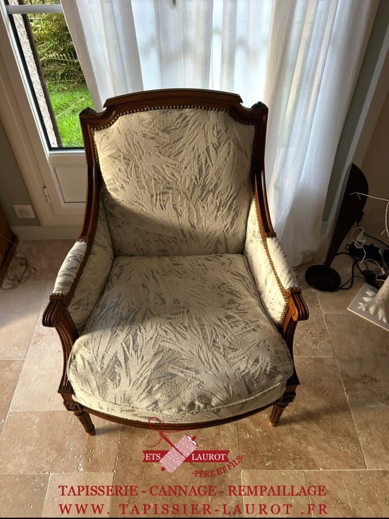 Réfection complète d’un fauteuil ancien – Livraison à Pontoise (95300, Val-d’Oise)