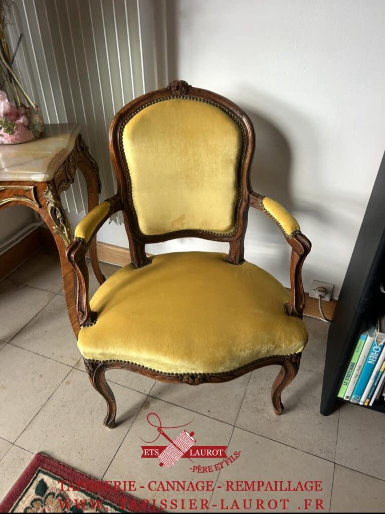 Réfection complète d’un fauteuil ancien – Bailly (78)