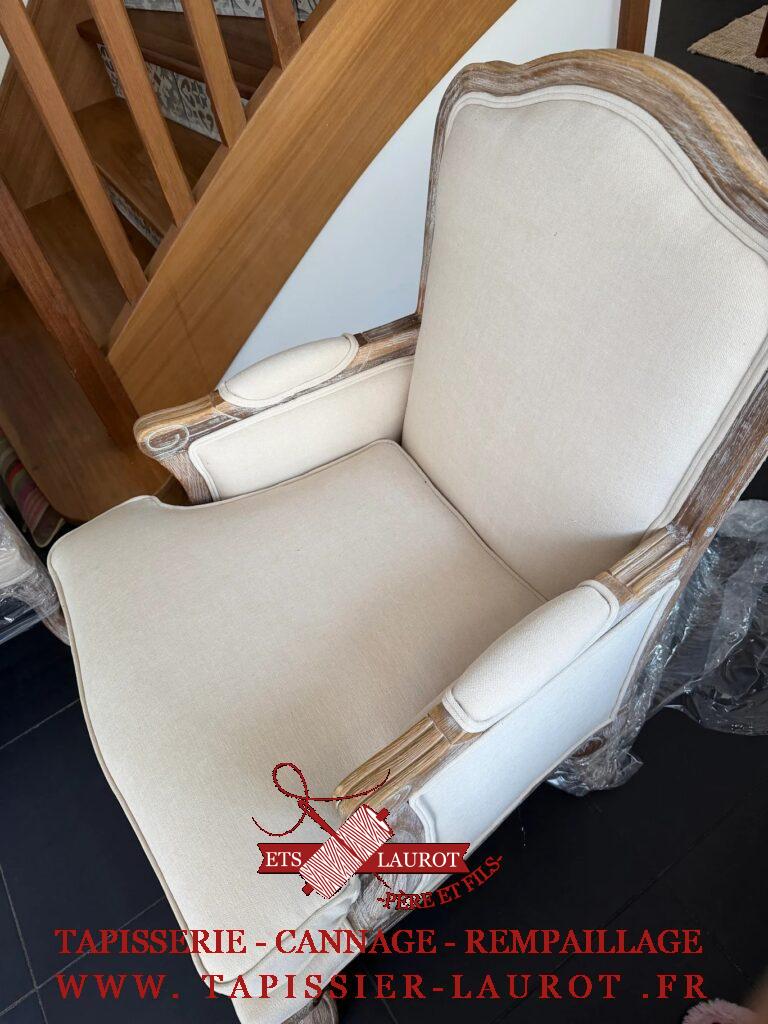 Bergère à coussin de style Louis XVI restaurée avec tissu CASAL Amara 743 Paille à Enghien-les-Bains dans le Val-d’Oise