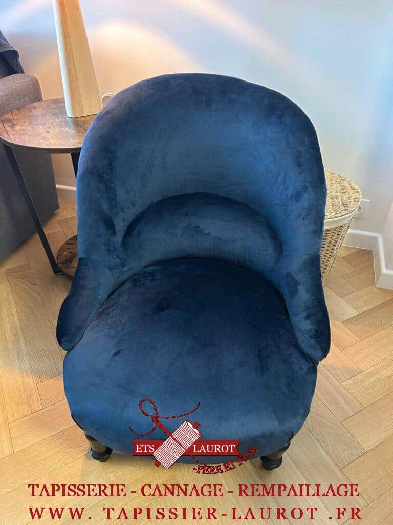 Réfection complète d’un fauteuil crapaud à Paris 15e arrondissement