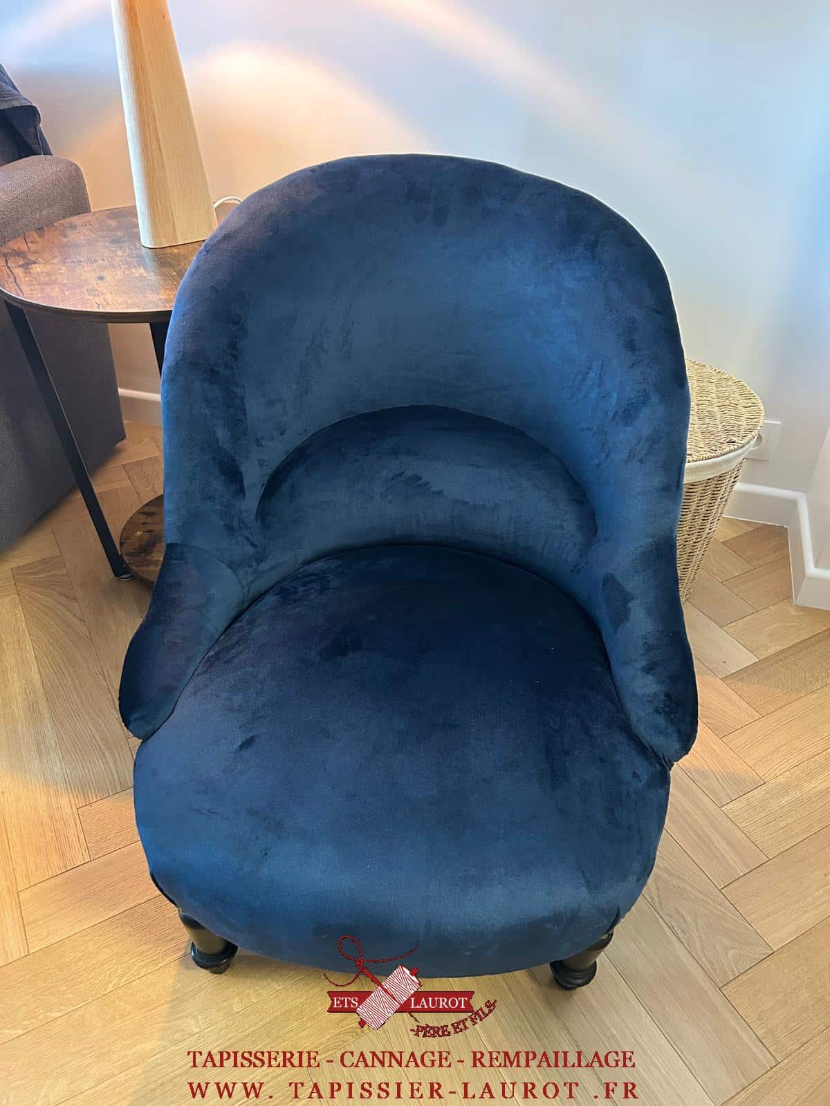 tapissier Paris 75 28 Réfection complète d’un fauteuil crapaud à Paris 15e arrondissement