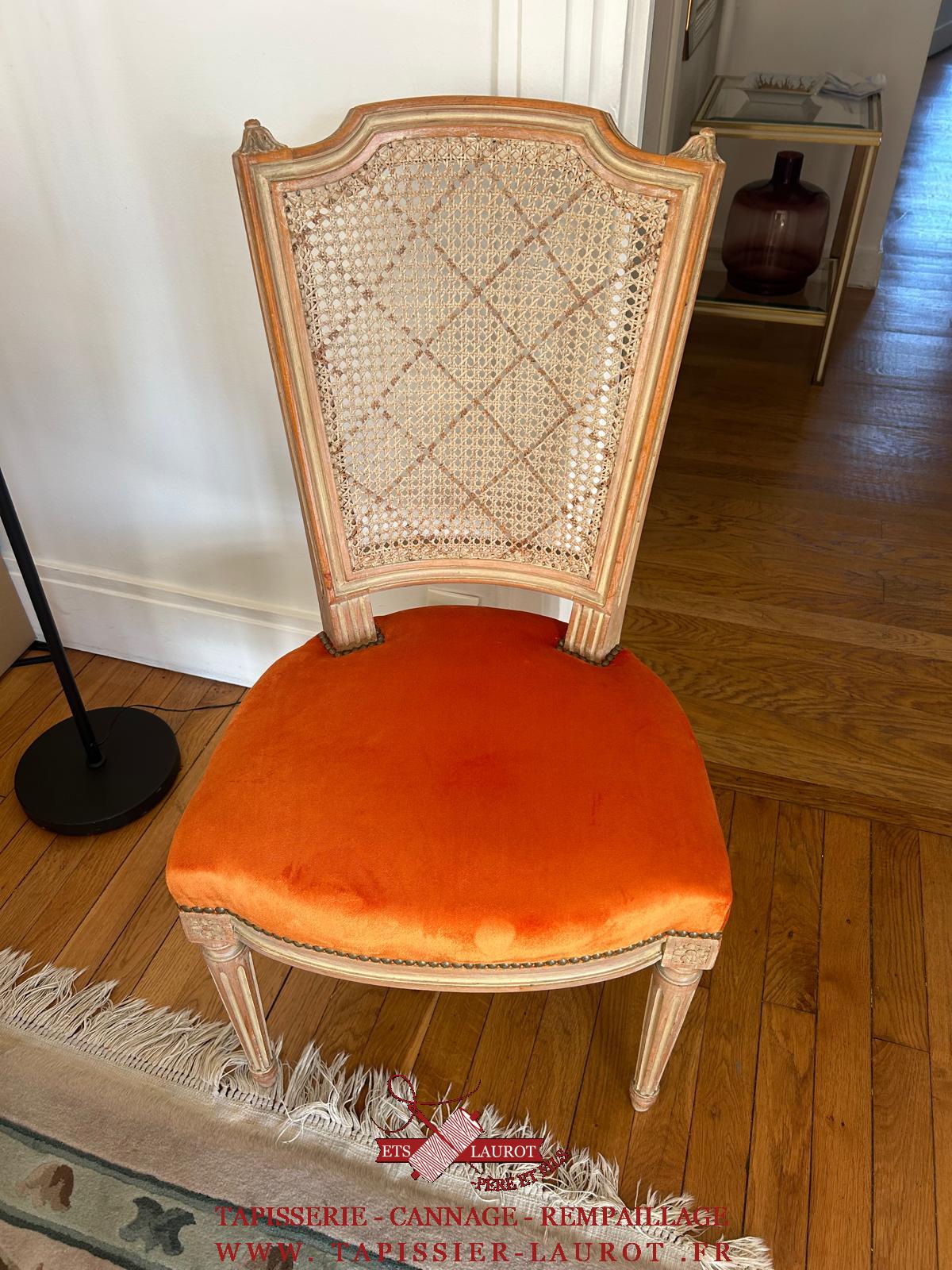 Chaise Louis XVI cannée avec assise en velours orange restaurée par un tapissier à Saint-Germain-en-Laye