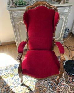 Eaubonne (95600) 7 Recouvrement Fauteuil style Voltaire à oreilles finition clouté à Eaubonne 95