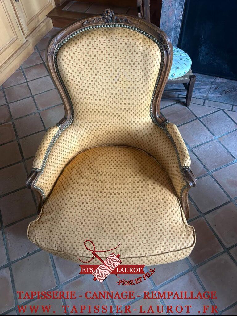 Réfection complète de fauteuil – Style Louis-Philippe (bergère à coussin)