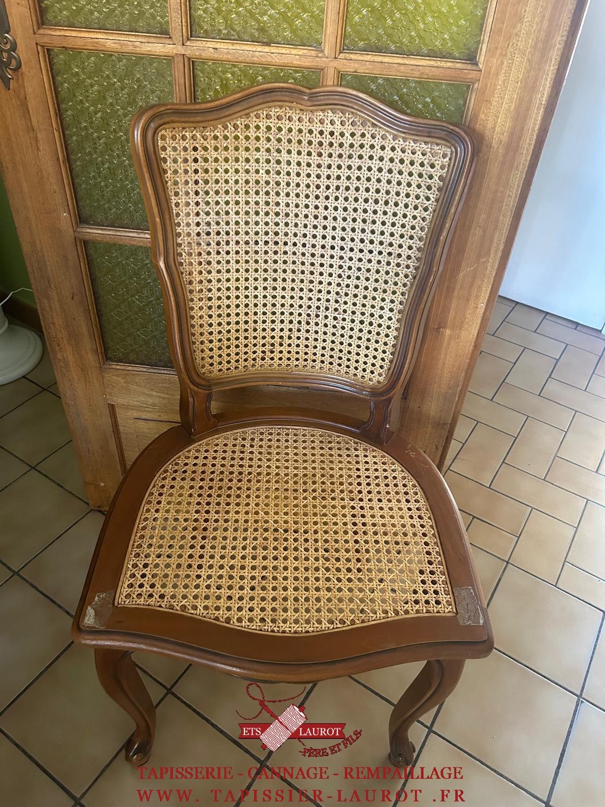 Chaise en bois de style Louis XV avec assise et dossier en cannage traditionnel avant restauration