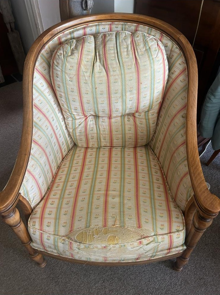 Bergère à coussin avant réfection à Chatou