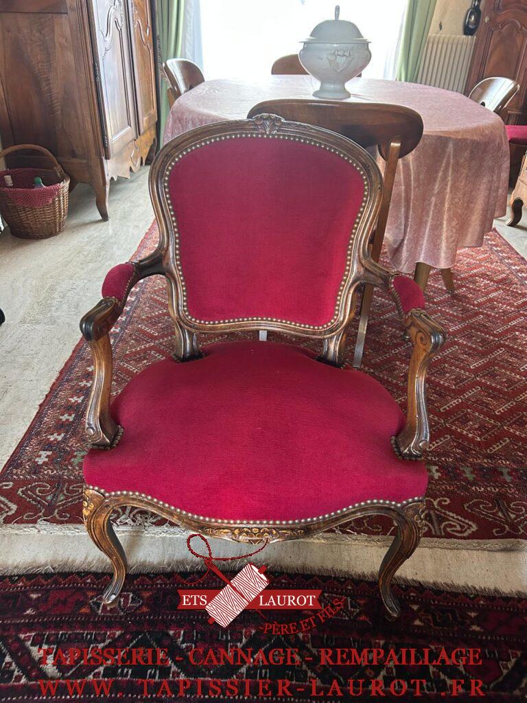 Réfection de deux fauteuils cabriolets Louis XV à Pierrelaye – Tapisserie Laurot