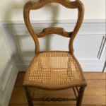 tapissier Oise 60 10 Chaise ancienne en bois avec assise cannée restaurée à Eaubonne par Tapissier Laurot