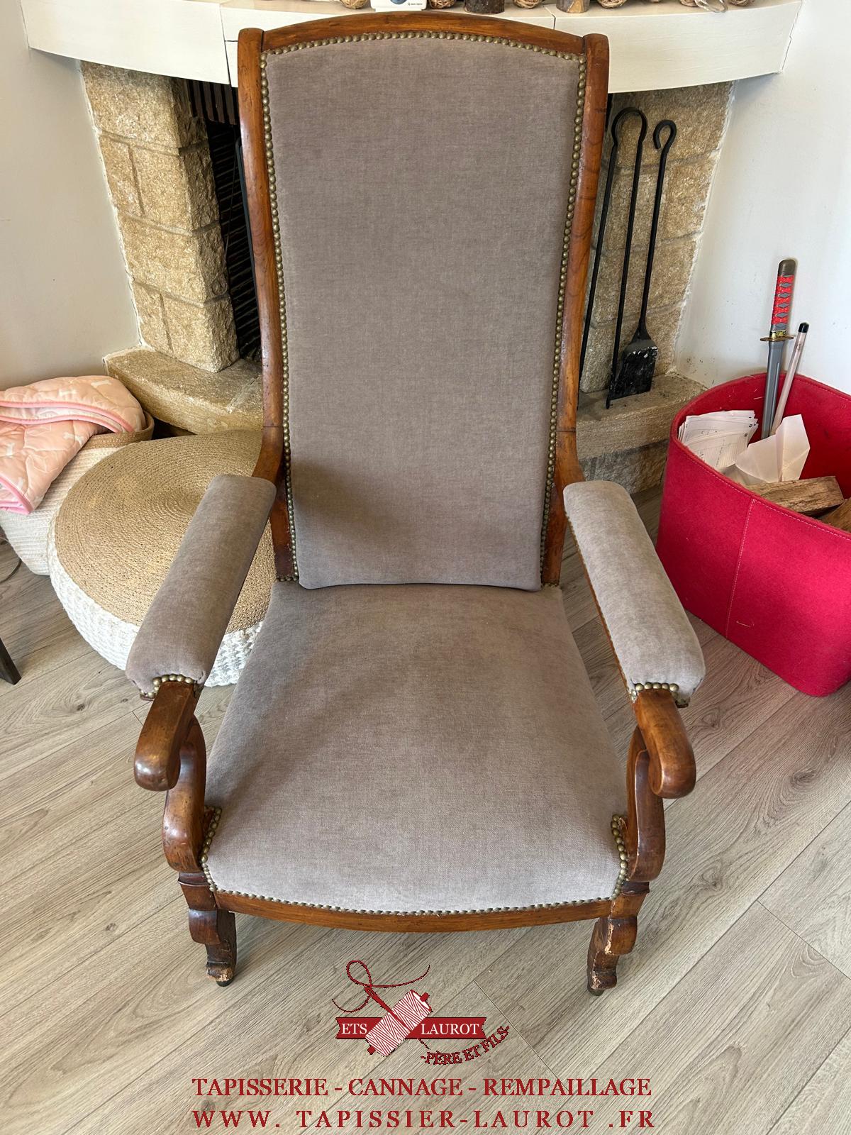 Réfection traditionnelle de deux fauteuils Voltaire Louis-Philippe à Saint-Germain-en-Laye