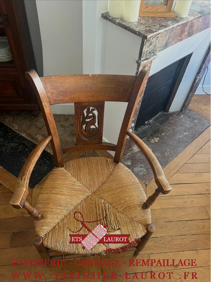 fauteuil en paille habimé avant restauration à versailles(78) Yvelines