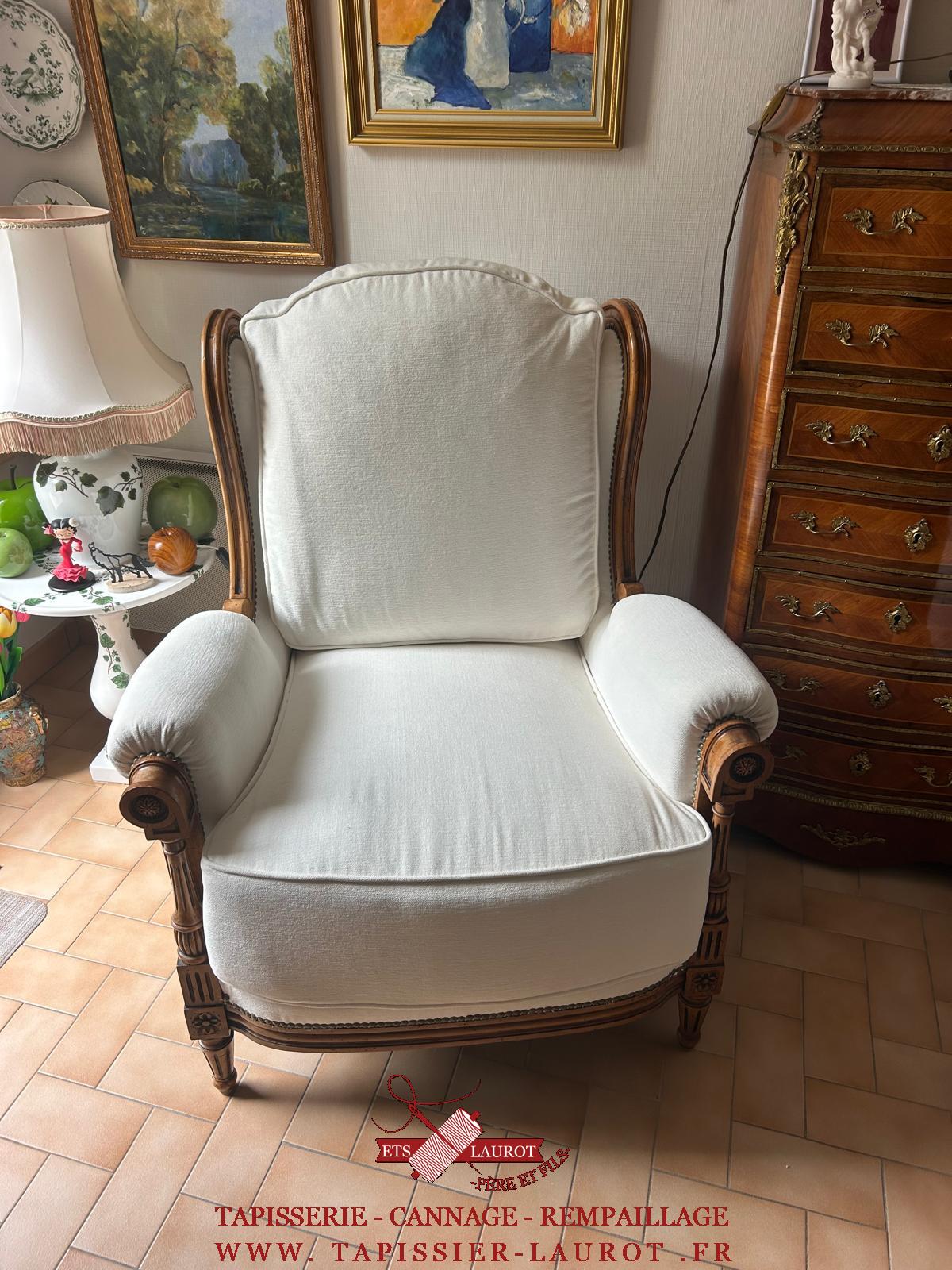 Réfection complète d’une bergère à coussin de style Louis XV à Pontoise